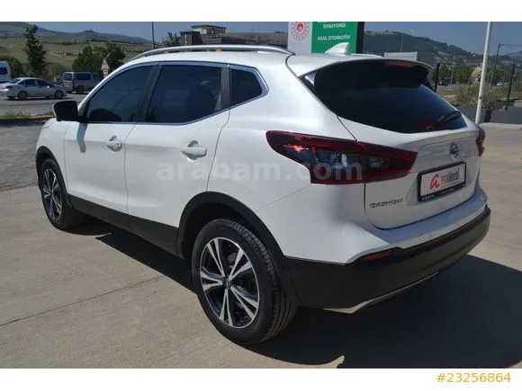 Nissan Qashqai 1.3 DIG-T Tekna Image 9