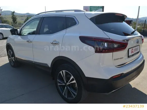 Nissan Qashqai 1.3 DIG-T Tekna Image 9