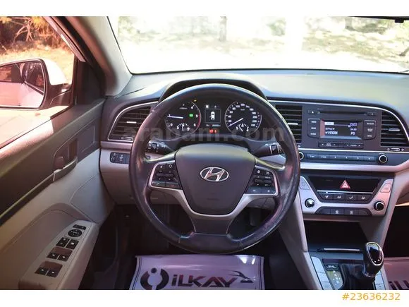 Hyundai Elantra 1.6 CRDi Style Plus Image 10