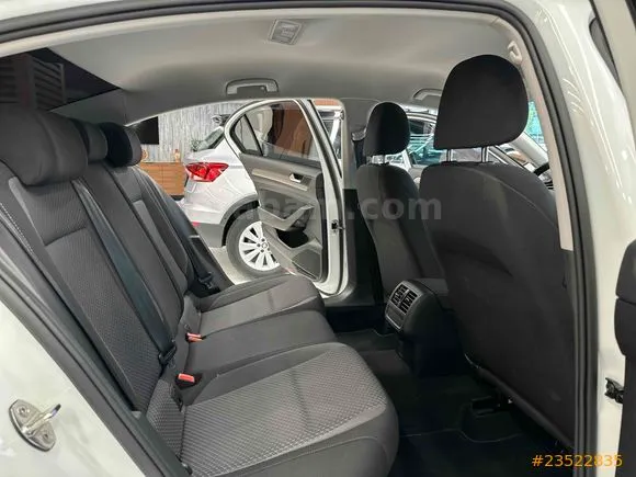 Volkswagen Passat 1.6 TDi BlueMotion Impression Image 9