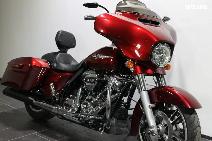 Harley-Davidson FLHXS  Image 9